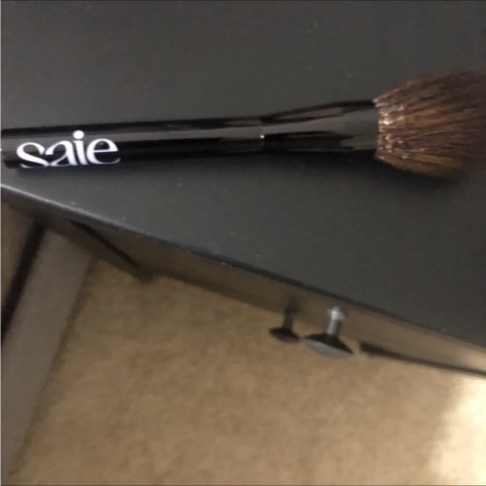 Saie sleek black